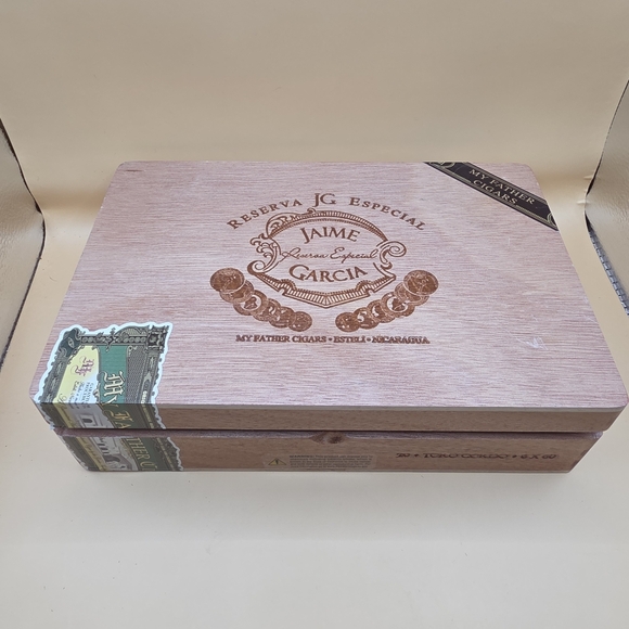 Jaime Garcia Toro Gordo Reserva Especial Empty Wood Cigar Box - Picture 2 of 4